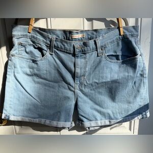 Levi Strauss mid length short - cuffed